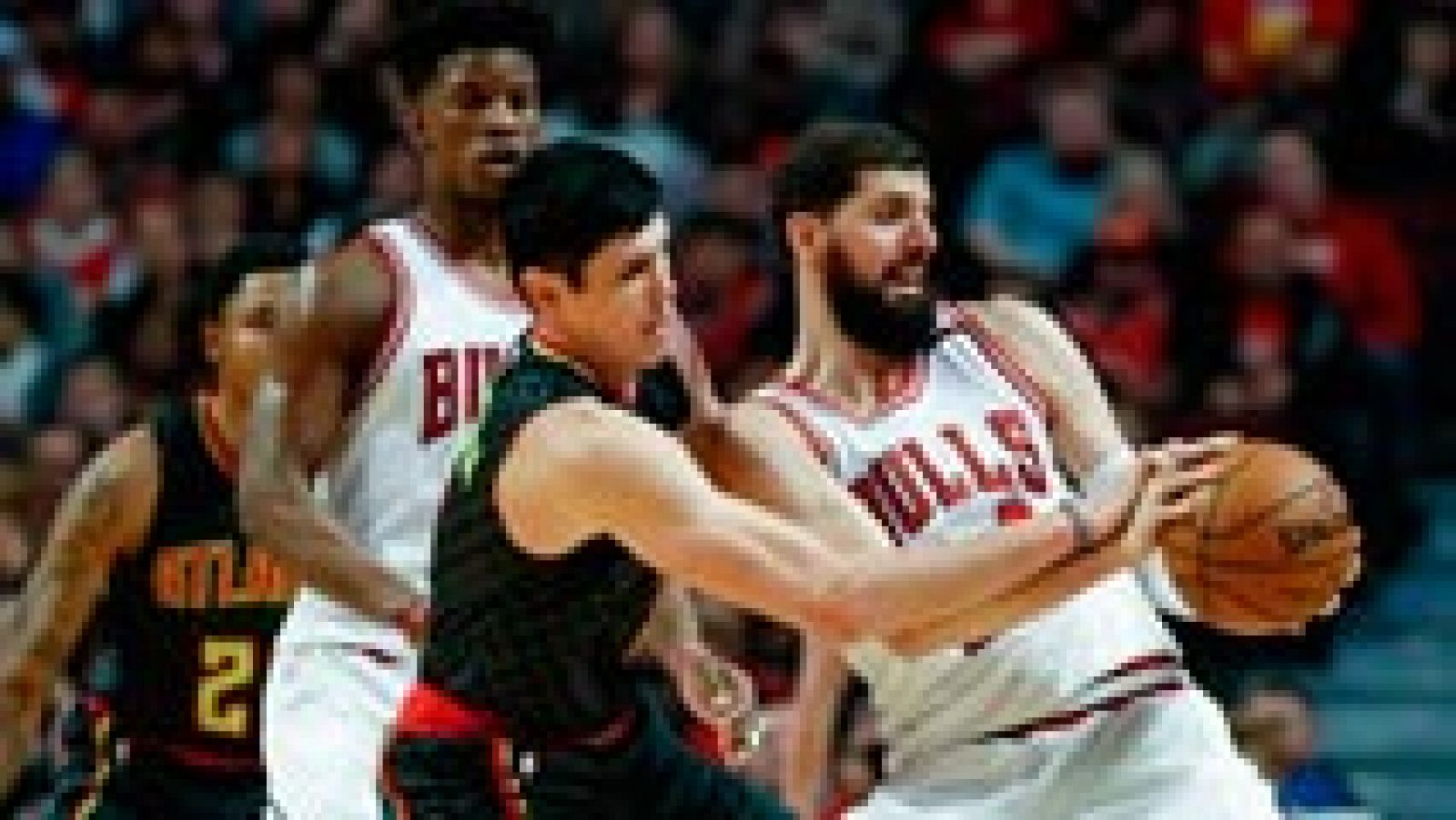 Telediario 1: Los Bulls ganan a Hawks y ascienden en la lucha por los 'playoffs' | RTVE Play