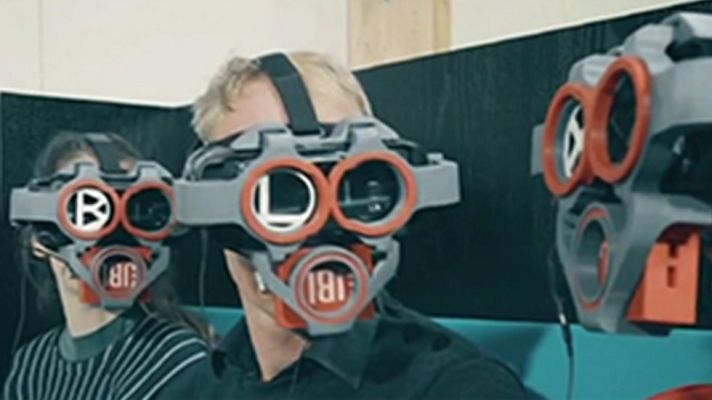 Zoom net - Anyway, una obra de ficción combinada con realidad virtual