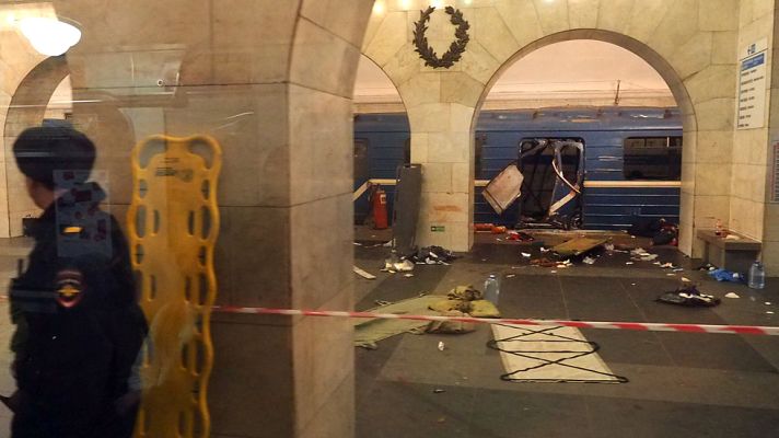 Informativo 24h - Al menos diez muertos y decenas de heridos en una explosión en el metro de San Petersburgo