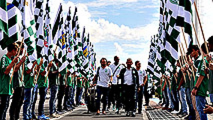 Los jugadores del Atlético Nacional son recibidos como héroes en Chapecó