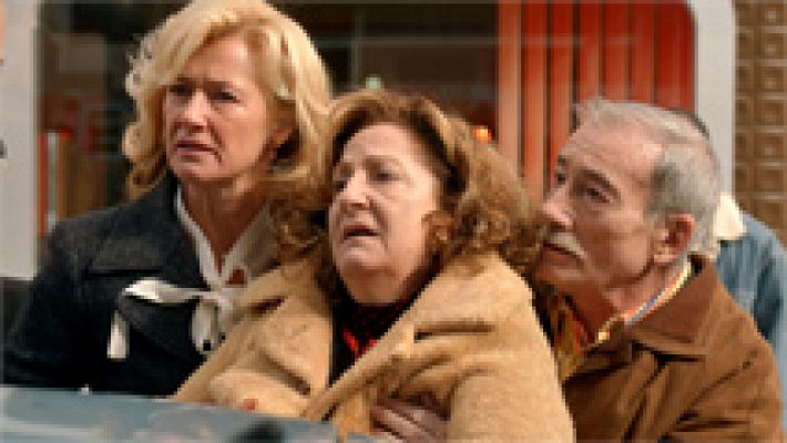 Cuéntame cómo pasó - Nieves se desmaya al conocer a su hijo