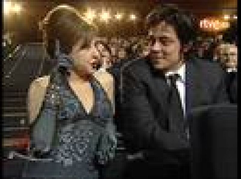Carmen Machi bromea con Benicio del Toro