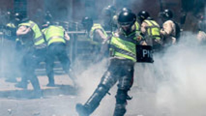 Telediario 1 - Batalla campal en Caracas al reprimir la policía una marcha opositora hacia el Parlamento