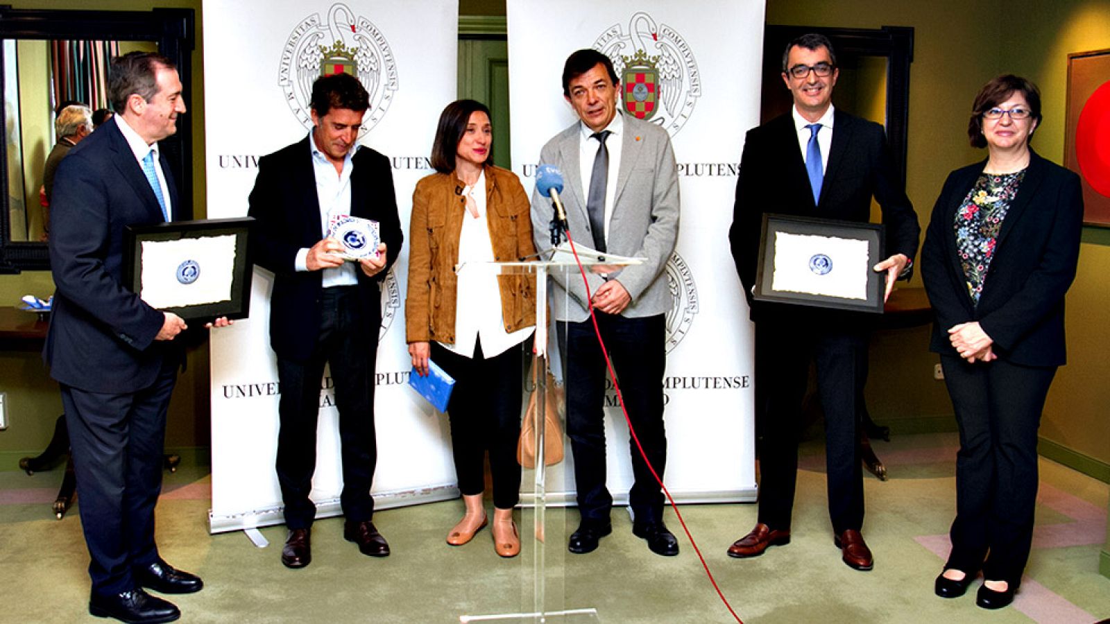 Radio Television Española ha sido reconocida por su contribucion a la difusion de la cultura cientifica y en particular de la geología en las transmisiones de la Vuelta ciclista a España.