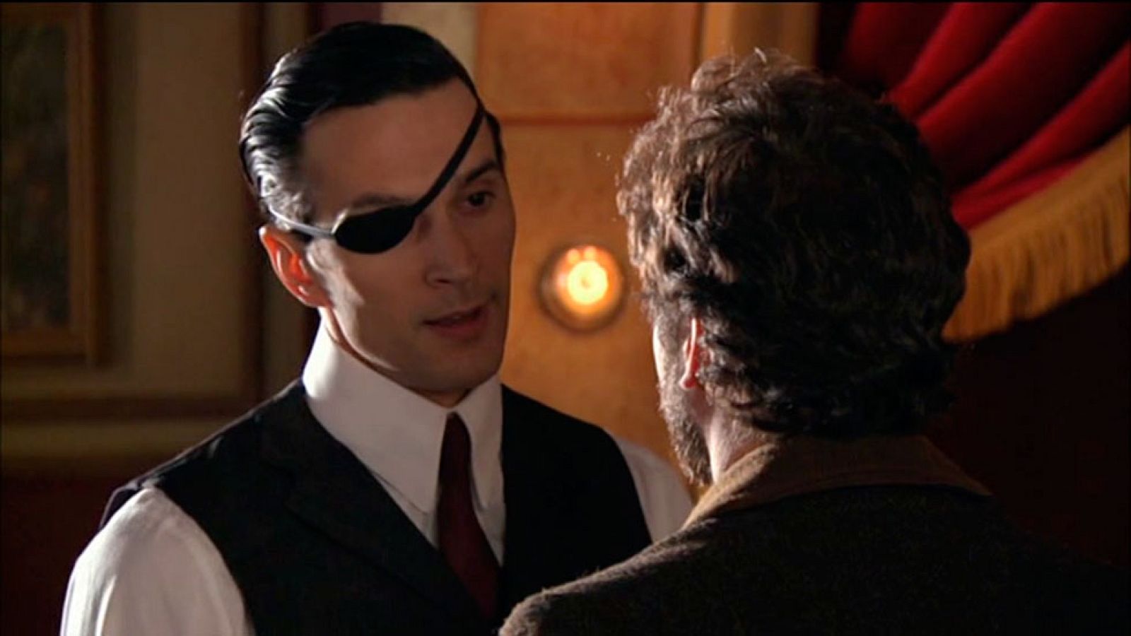 Seis Hermanas - Luis propina una paliza a Cristóbal