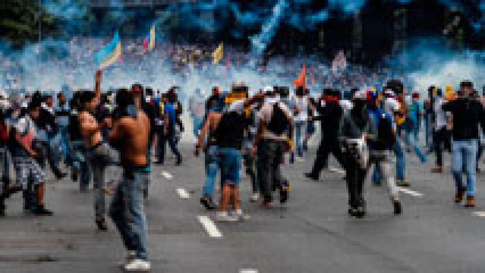 Telediario 1: Venezuela ha vivido una nueva escalada de tensión con enfrentamientos en Caracas y otras 8 ciudades entre manifestantes y la policía | RTVE Play