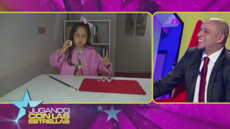 Jugando con las estrellas - La hija de Roberto Carlos intenta hacer el truco de magia de las pompas de jabn