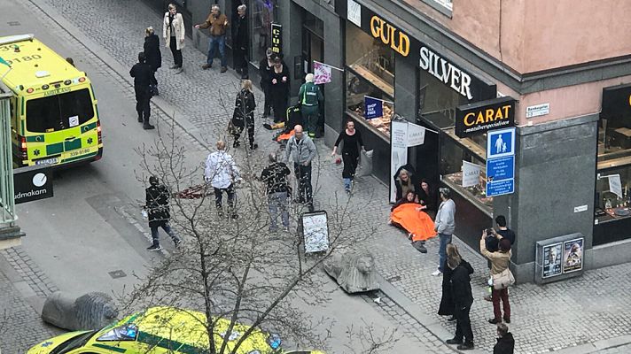 Telediario 1 - Un testigo relata el atropello múltiple en Estocolmo, que se ha saldado con varios muertos
