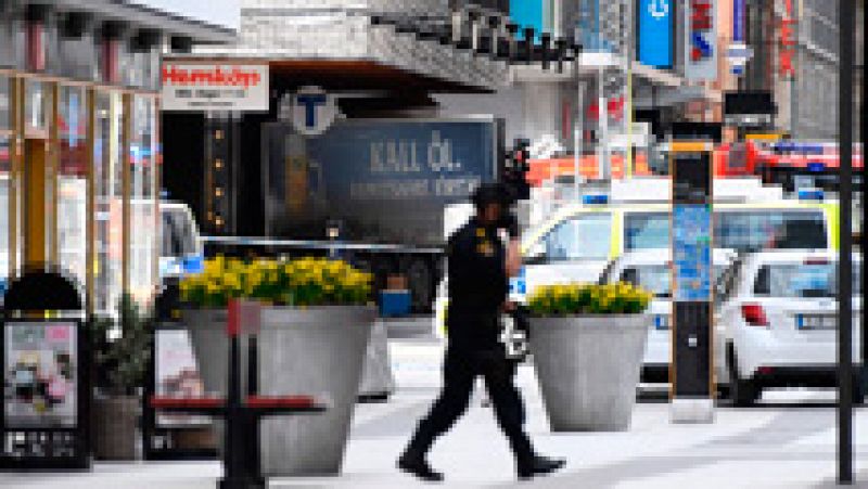 Al menos tres muertos en un atropello en el centro de Estocolmo calificado como un "ataque terrorista"