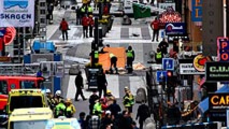 La gente huía despavorida ante el avance del camión por el centro de Estocolmo
