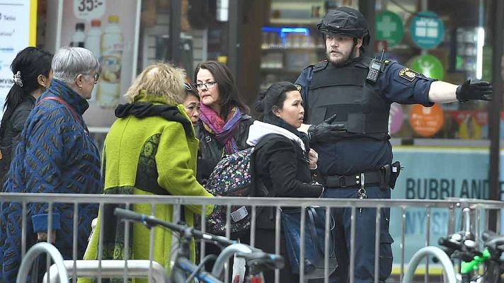 Telediario 1 - Testigos del atropello en Estocolmo