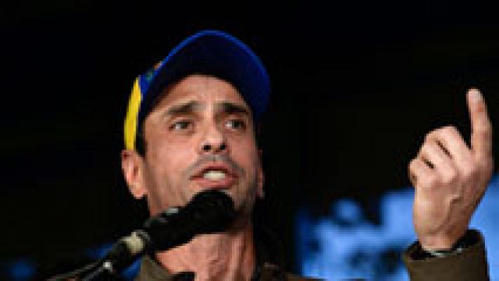 Capriles reta a Maduro