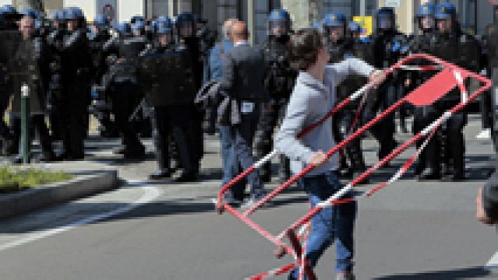 La policía dispersa con gas lacrimógeno una protesta contra Le Pen tras varios altercados
