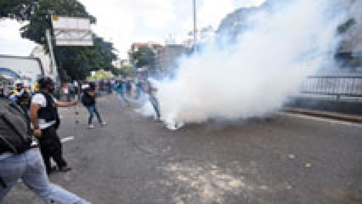 La policía venezolana ha reprimido la marcha opositora