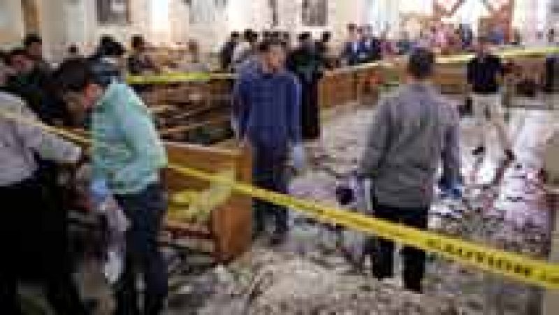Dos atentados contra iglesias coptas en Egipto dejan decenas de muertos