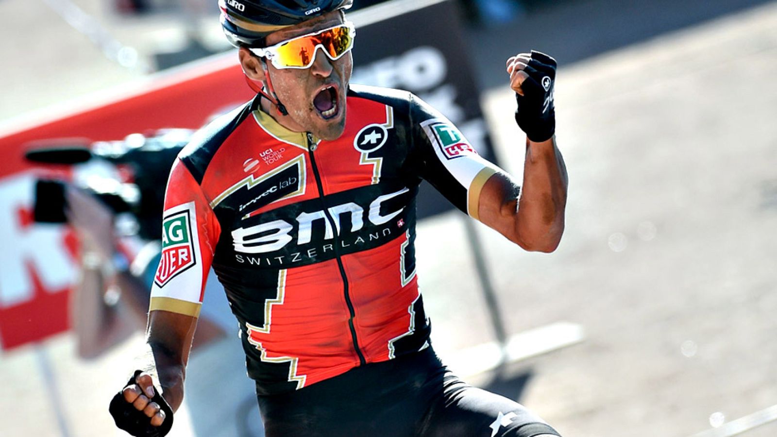 El belga Greg Van Avermaet (BMC), campeón olímpico en ruta, se ha proclamado vencedor de la 115 edición de la París-Roubaix, la "reina de las clásicas", tras ganar el pulso al esprint al checo Zdenek Stybar (Quick Step) y al holandés Sebastian Langev