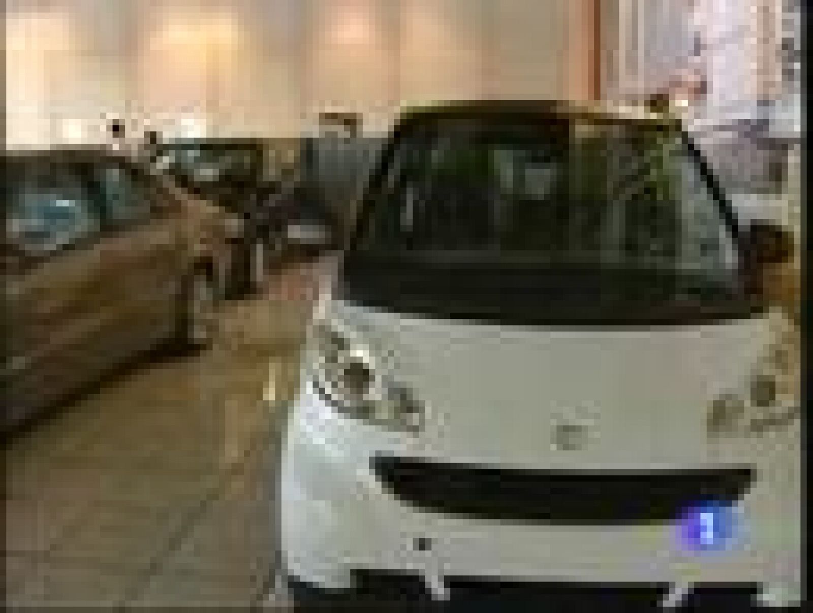 La fuerte caída en las ventas de coches de 2008 continuó el mes pasado con casi un 42 por ciento menos de matriculaciones | Ver