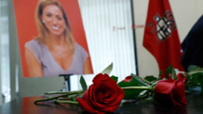 Telediario 1 - Amigos y compañeros despiden a Carme Chacón en Ferraz