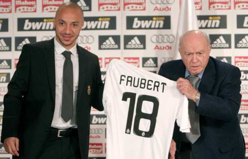El francés Julien Faubert ha sido presentado como nuevo jugador del Real Madrid.