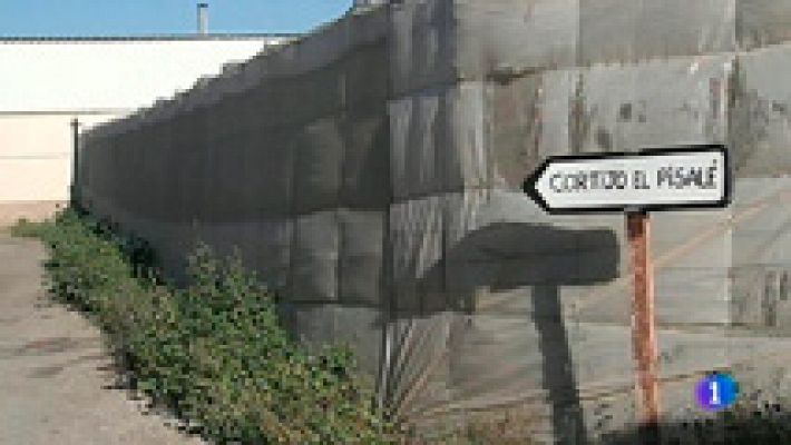 Telediario 1 - Encuentran en Almería el cadáver de una mujer con un golpe en cabeza y a su expareja ahorcada