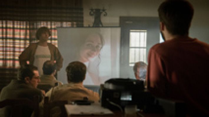 Cuéntame cómo pasó - Mauricio avergonzado ante medio Sagrillas