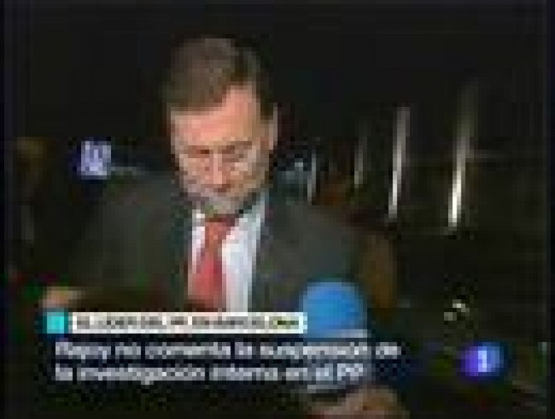Mariano Rajoy no ha comentado nada sobre asuntos internos del Partido Popular pero su número dos, Dolores de Cospedal, anunciaba la suspensión de la investigación interna sobre la supuesta trama de espionaje en la Comunidad de Madrid.
