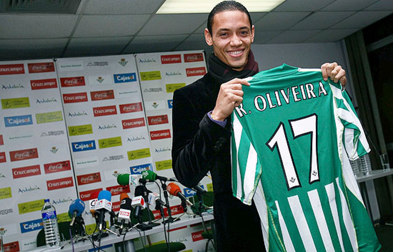 Oliveira vuelve al Betis, el equipo que le hizo grande en el fútbol europeo. Los verdiblancos necesitan al delantero brasileño para intentar salir de los malos resultados