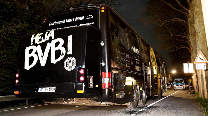Telediario 1 - La Policía investiga las explosiones al paso del autobús del Dortmund