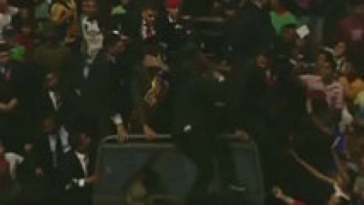Informativo 24h - Lanzan huevos a Maduro en un acto público