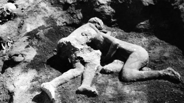 Telediario 1 - Los petrificados amantes de Pompeya son dos hombres