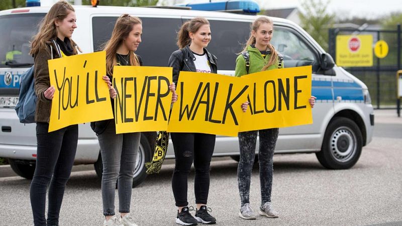 Ejemplar comportamiento de los aficionados de Dortmund y Mónaco tras el atentado