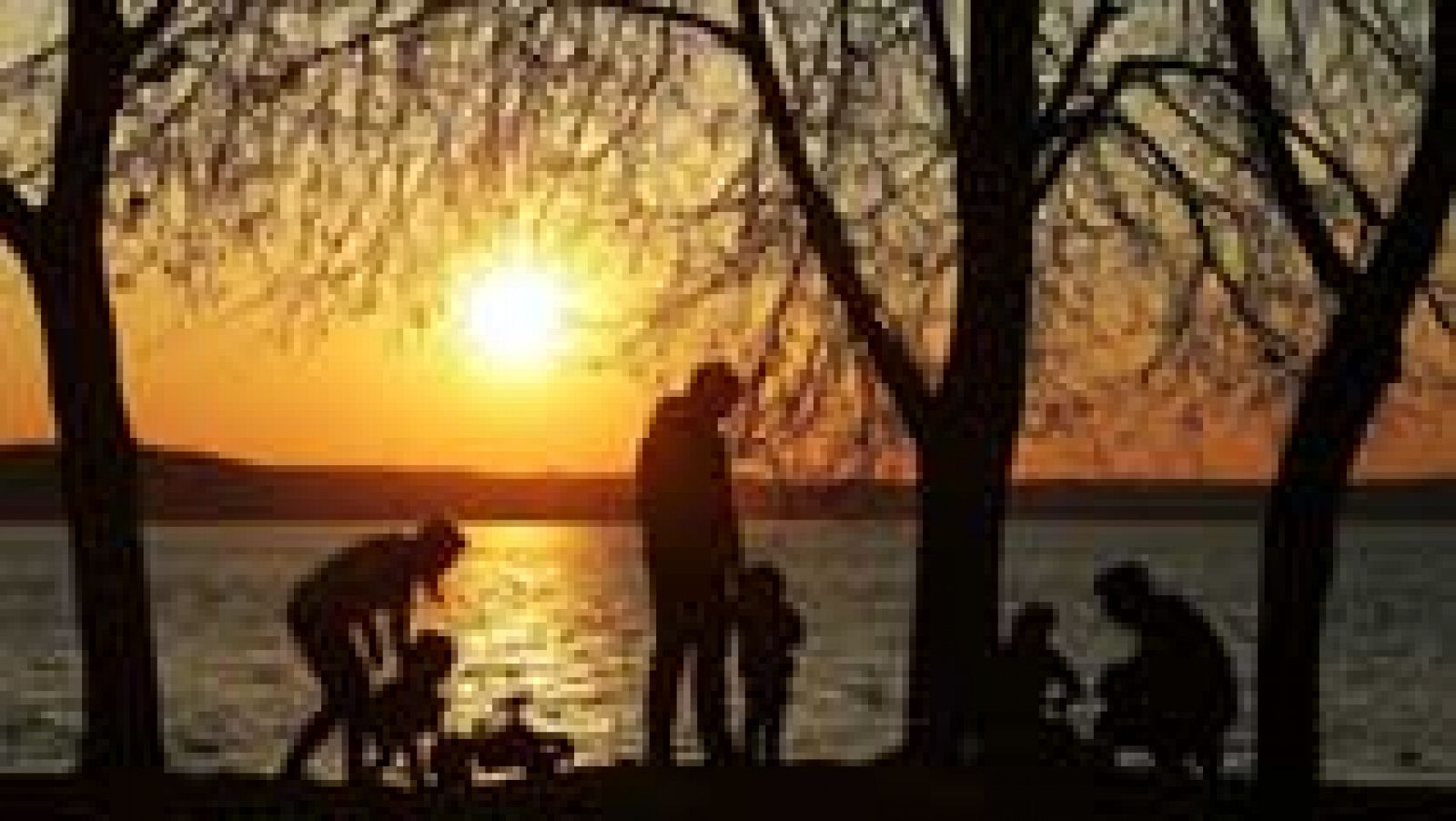 Nubes y termómetros por encima de la media