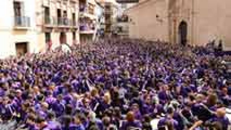 Las procesiones de Viernes Santo congregan a miles de personas en toda España