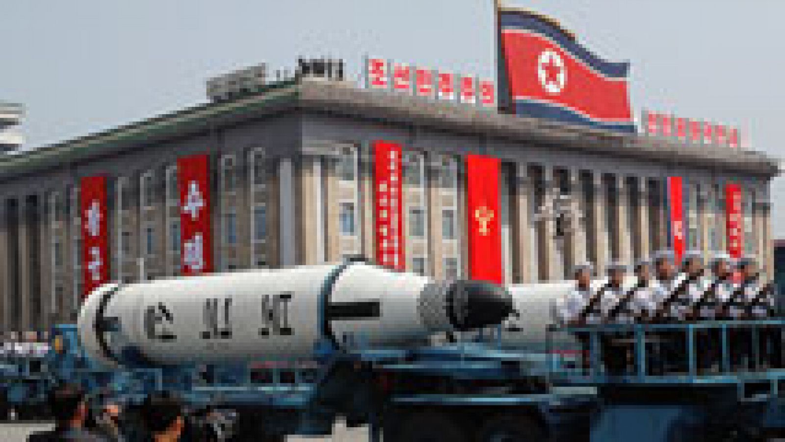 Informativo 24h: Pyongyang exhibe un supuesto misil de largo alcance y dice que está listo para una guerra nuclear | RTVE Play