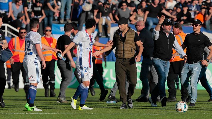 Telediario 1 - Suspenden el Bastia-Lyon por violencia ultra