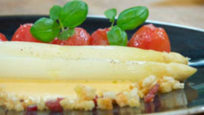 RTVE Cocina - Espárragos blancos con tomate