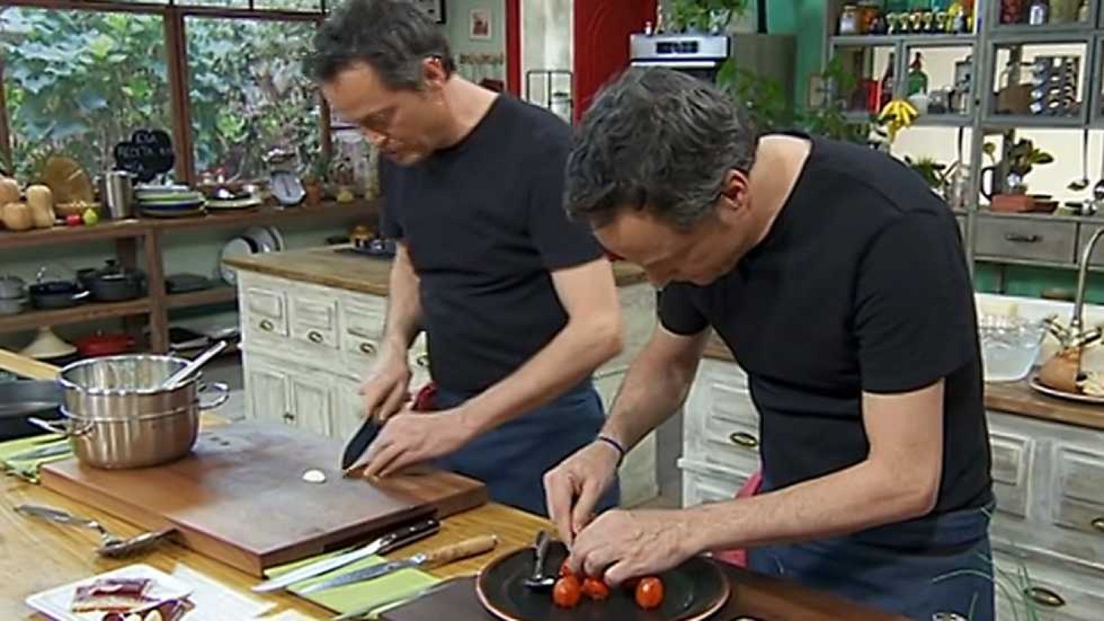 Torres en la cocina - Ensalada de espárragos y Strogonoff - 17/04/17 - Ver ahora