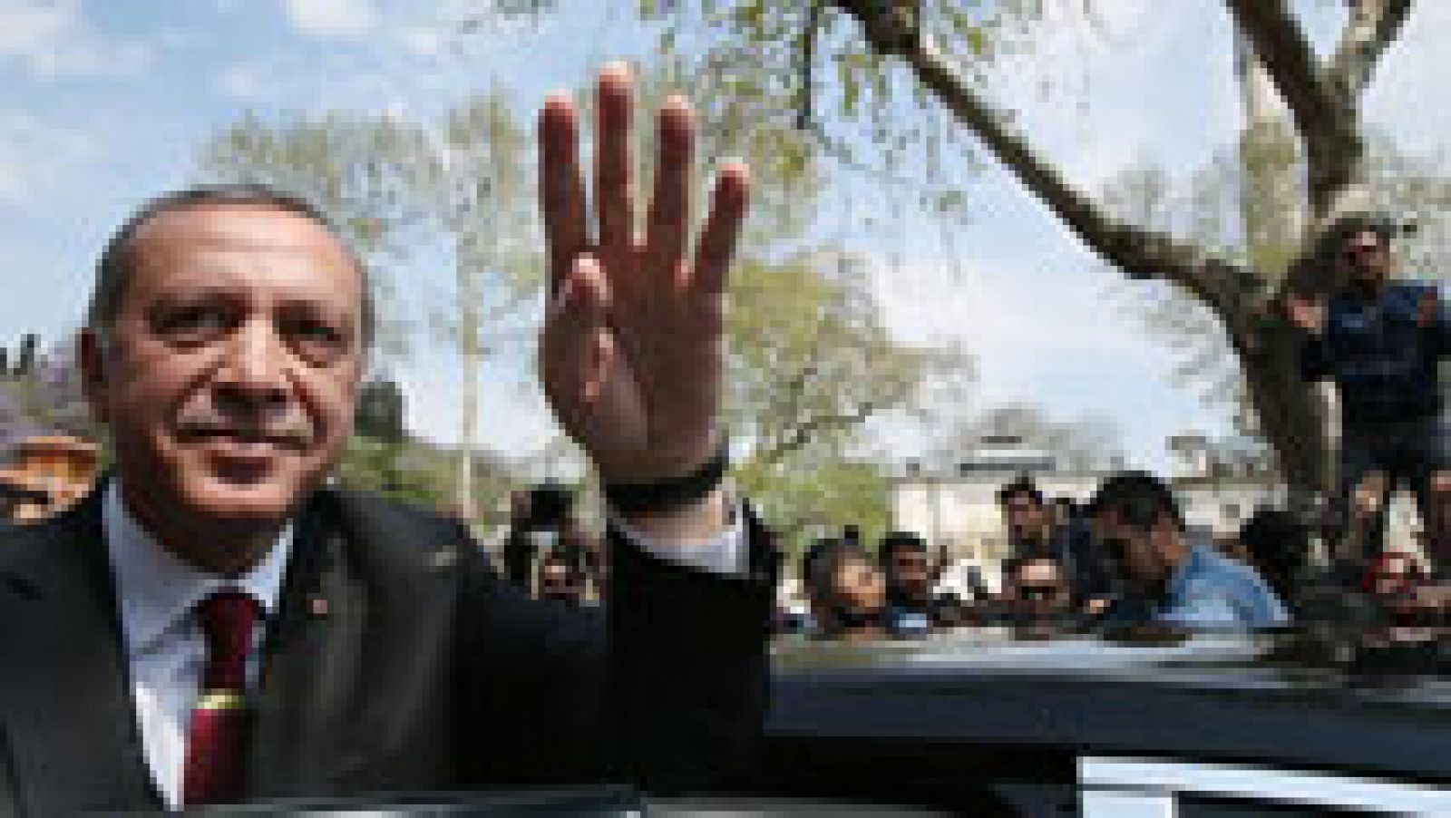 Erdogan gana con el 51% el referéndum que le otorga máximos poderes
