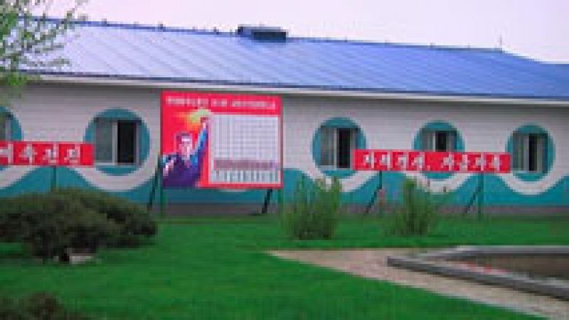 Corea del Norte exhibe ante la prensa extranjera una piscifactoría