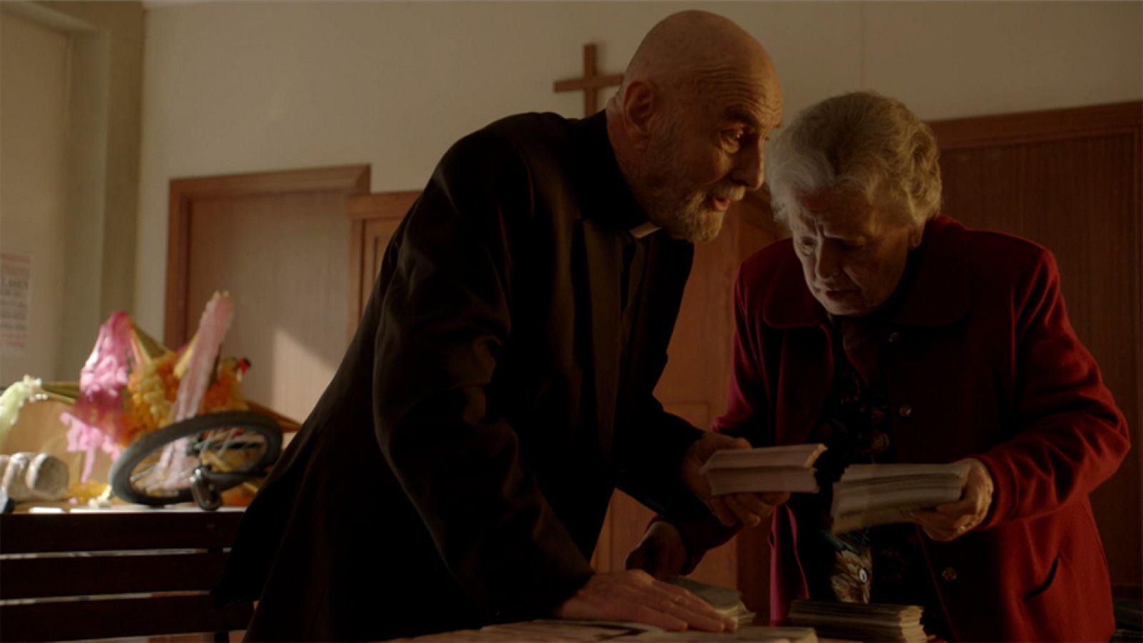 El padre y Herminia ganan la primitiva y no quieren que nadie lo sepa