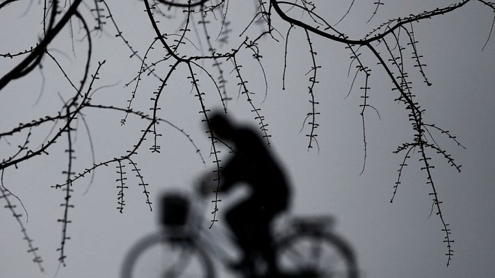 El tiempo - Cielos nubosos en la mitad norte peninsular, con tres provincias en riesgo por viento y olas