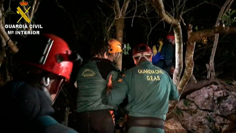 Rescatan al espeleólogo atrapado desde el sábado en una cueva de Manacor