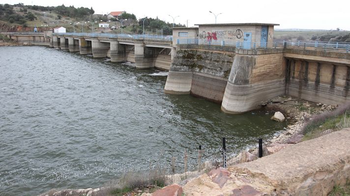 Telediario 1 - Los pantanos siguen esperando a las lluvias primaverales