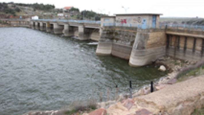Telediario 1 - Los pantanos siguen esperando a las lluvias primaverales