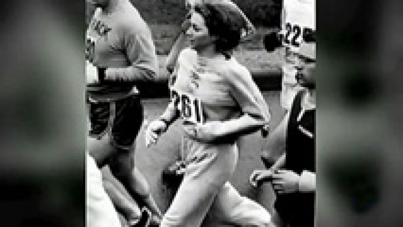 Kathrine Switzer, primera mujer que corrió un maratón, regresa a Boston 50 años después para hacer la misma carrera