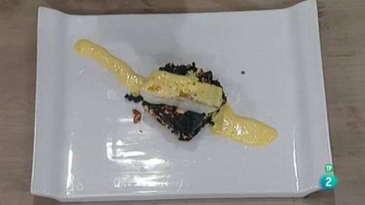 Bacalao al vapor con mahonesa de naranja y algas salteadas