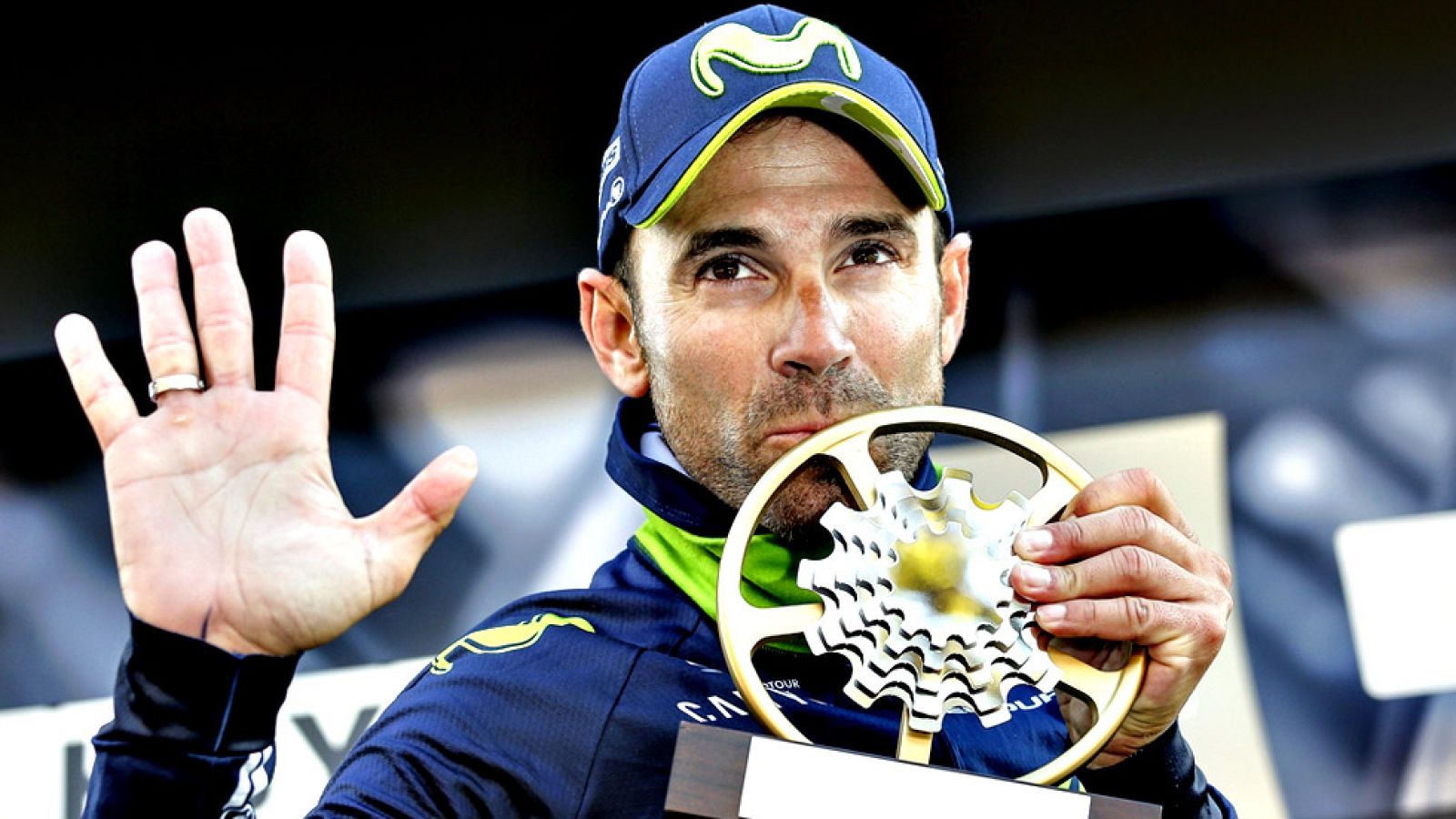 El español Alejandro Valverde (Movistar) se ha impuesto por quinta vez en la Flecha Valona -cuatro victorias consecutivas- tras una gran exhibición en el Muro de Huy, donde fue muy superior a todos sus rivales.