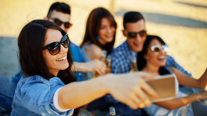 Telediario 1 - Facebook sigue siendo la red social preferida de los internautas españoles