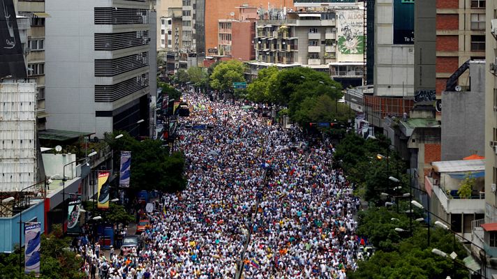 Telediario 1 - Las manifestaciones contra Maduro sumen a Venezuela en el caos