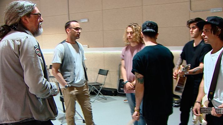 Telediario 1 - Manel Navarro ultima los detalles con su director artístico para su puesta en escena en Eurovisión